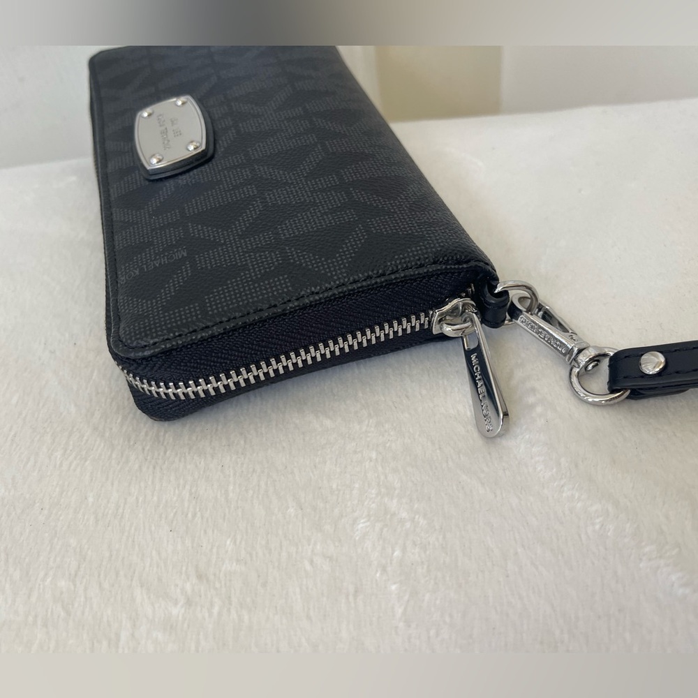 Michael Kors Black Jet set Wallet EUC - Picture 3 of 13